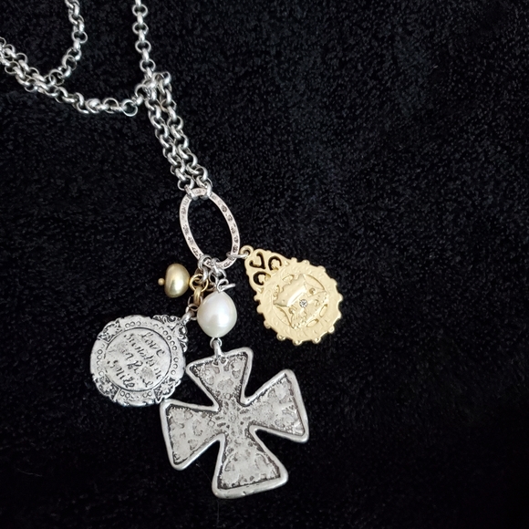 Chico's Long charm pendant necklace NWT - Picture 3 of 4